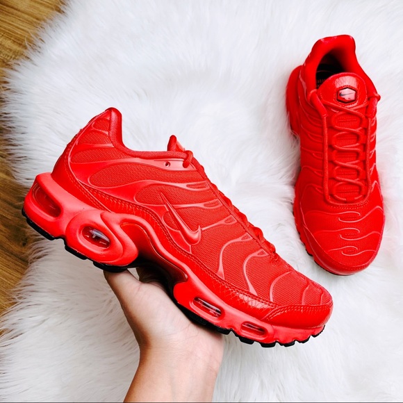 air max plus light crimson